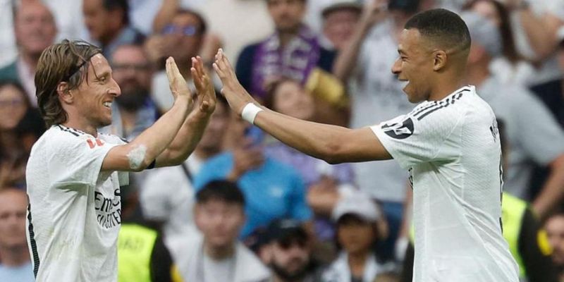 Mbappe toả sáng khi ghi cú đúp 2-0 ấn định cho Real